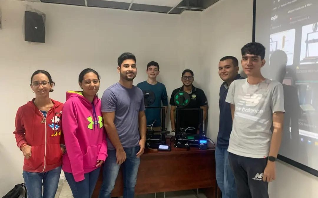 Estudiantes de Informática reciben inducción sobre Impresión 3D