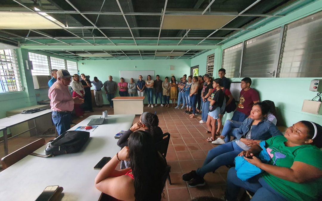 Visita institucional al Anexo de Tonosí fortalece vínculo académico