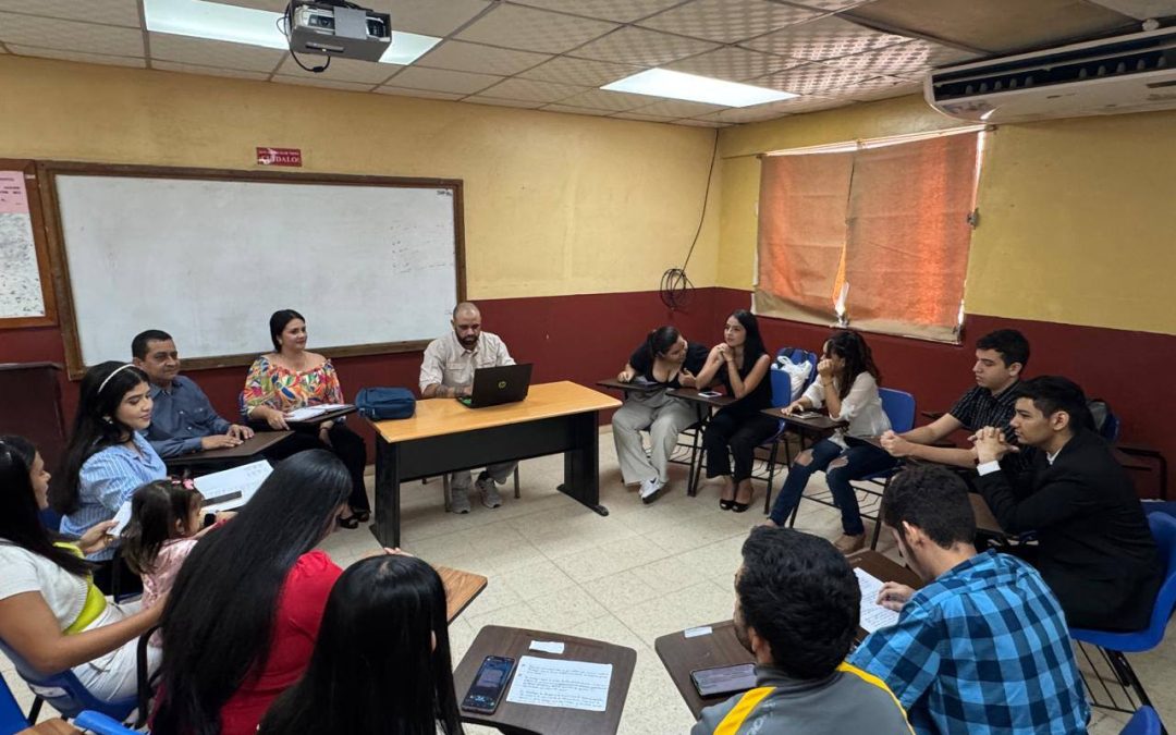 Estudiantes de Primer Año Informática realizan debate